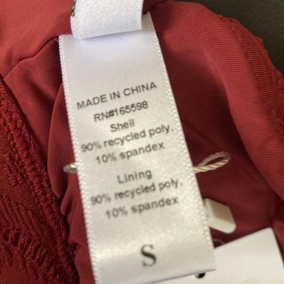 Andie Swim UPF 50+ The Crete Bikini Top Scallop Crochet Color:Syrah Size Small - Picture 7 of 8